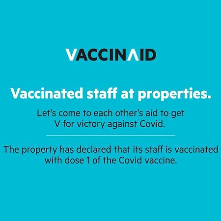 فندق Vaccinated Staff- Oyo Townhouse 105 Khar West Station مومباي المظهر الخارجي الصورة