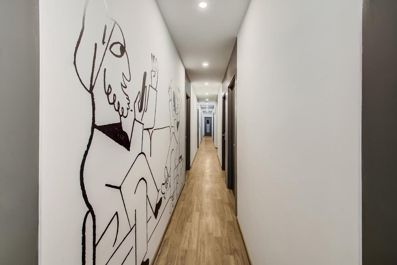 فندق Vaccinated Staff- Oyo Townhouse 105 Khar West Station مومباي المظهر الخارجي الصورة
