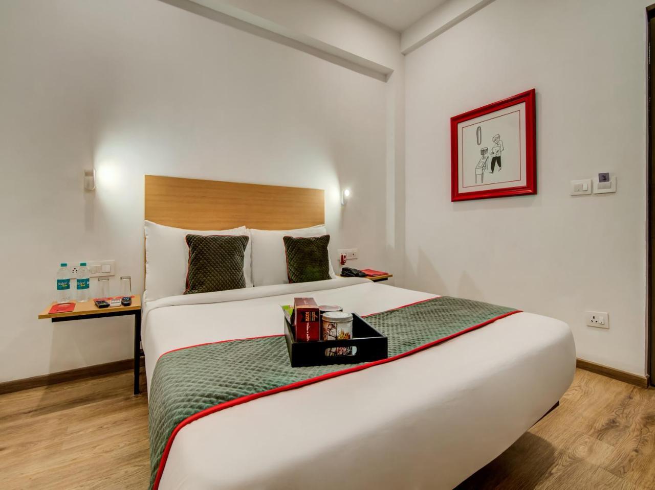 فندق Vaccinated Staff- Oyo Townhouse 105 Khar West Station مومباي المظهر الخارجي الصورة