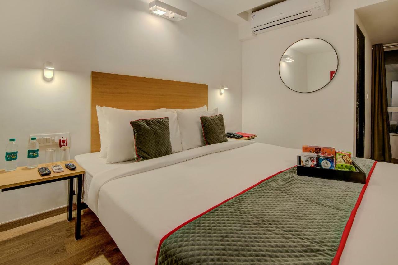 فندق Vaccinated Staff- Oyo Townhouse 105 Khar West Station مومباي المظهر الخارجي الصورة