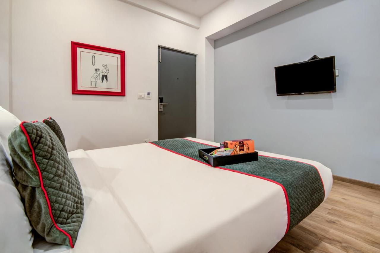 فندق Vaccinated Staff- Oyo Townhouse 105 Khar West Station مومباي المظهر الخارجي الصورة